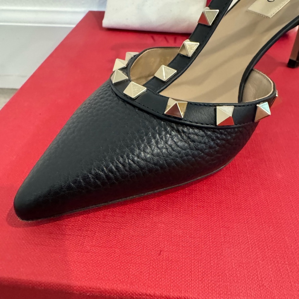 Valentino Garavani Rockstud Cage 65mm in Black and gold hardware - Picture 11 of 17